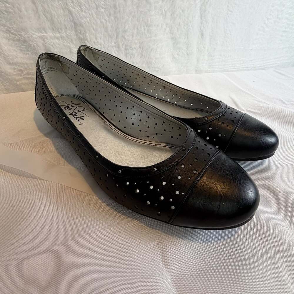 Life Stride black ballet flats women’s size 8M perforated upper cap toe *scratch